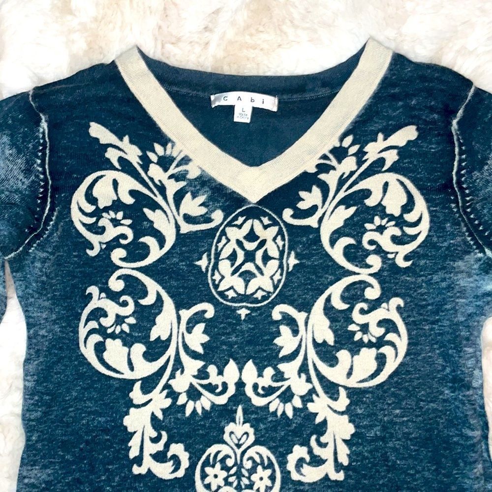 CAbi #261 Blue & Cream Damask V-Neck Long Sleeve Blouse Top Sz L - Picture 5 of 7